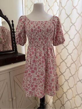 Universal Thread Pink Floral Smocked Puff Sleeve Dress